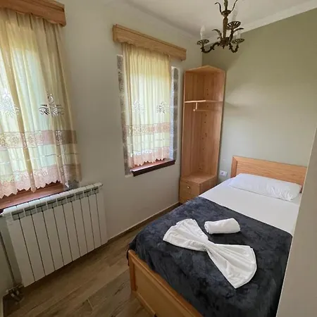 Bujtina Moskopoli * Voskopojë