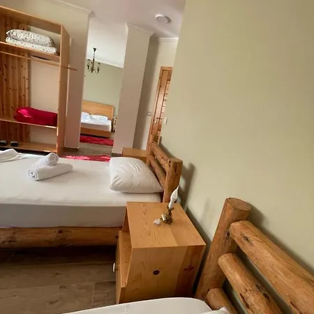 Bujtina Moskopoli * Voskopojë