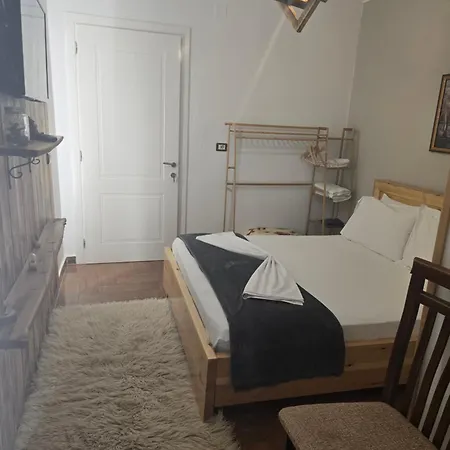 Bujtina Moskopoli Bed & Breakfast *